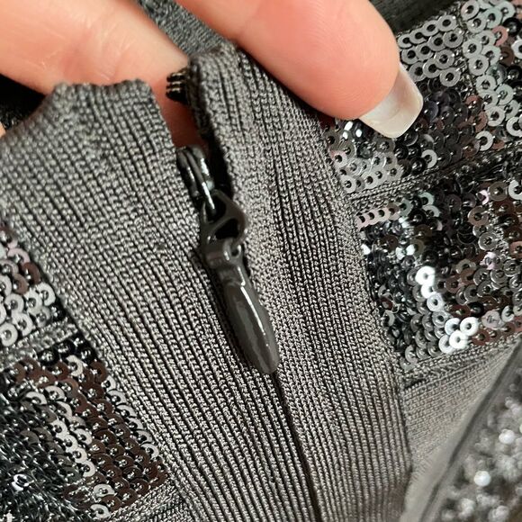 Hervé Leger
Shadow Grey Simone Sequined Strapless Bandage Cocktail Dress… - Picture 12 of 13